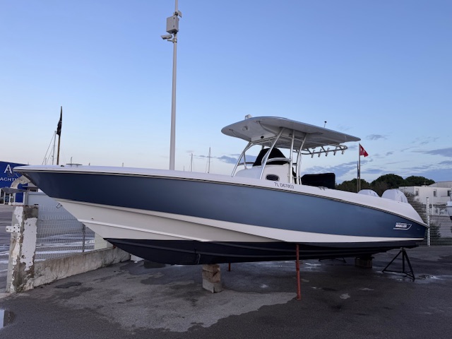 slider 10 Boston Whaler  320 Outrage